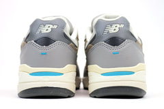 Andrew Reynolds 933 (Grey Day)