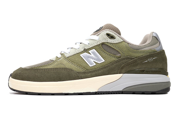 Andrew Reynolds 933JKL WIDE